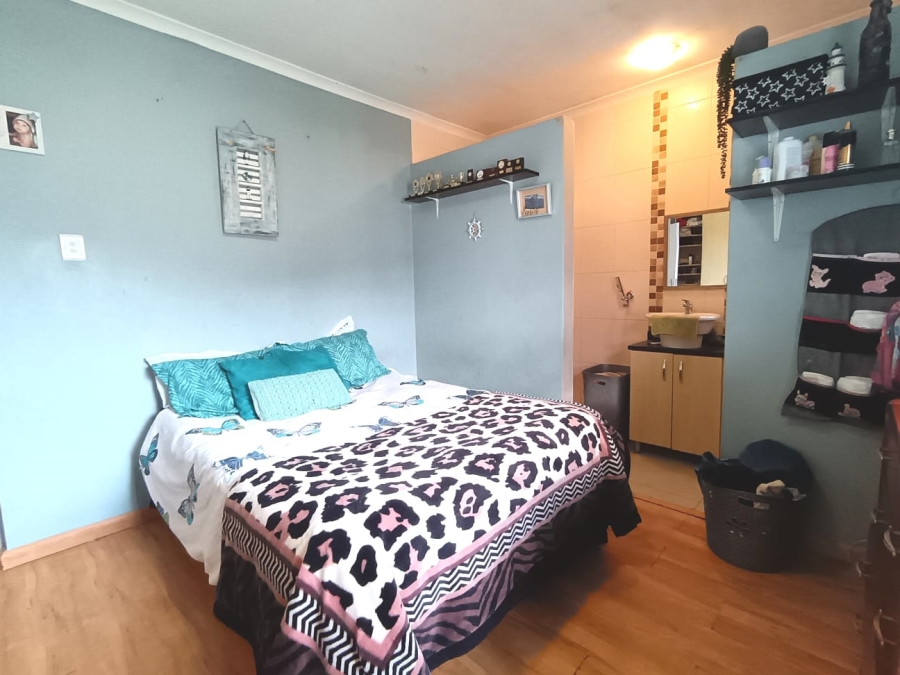 2 Bedroom Property for Sale in Parsonsvlei Eastern Cape